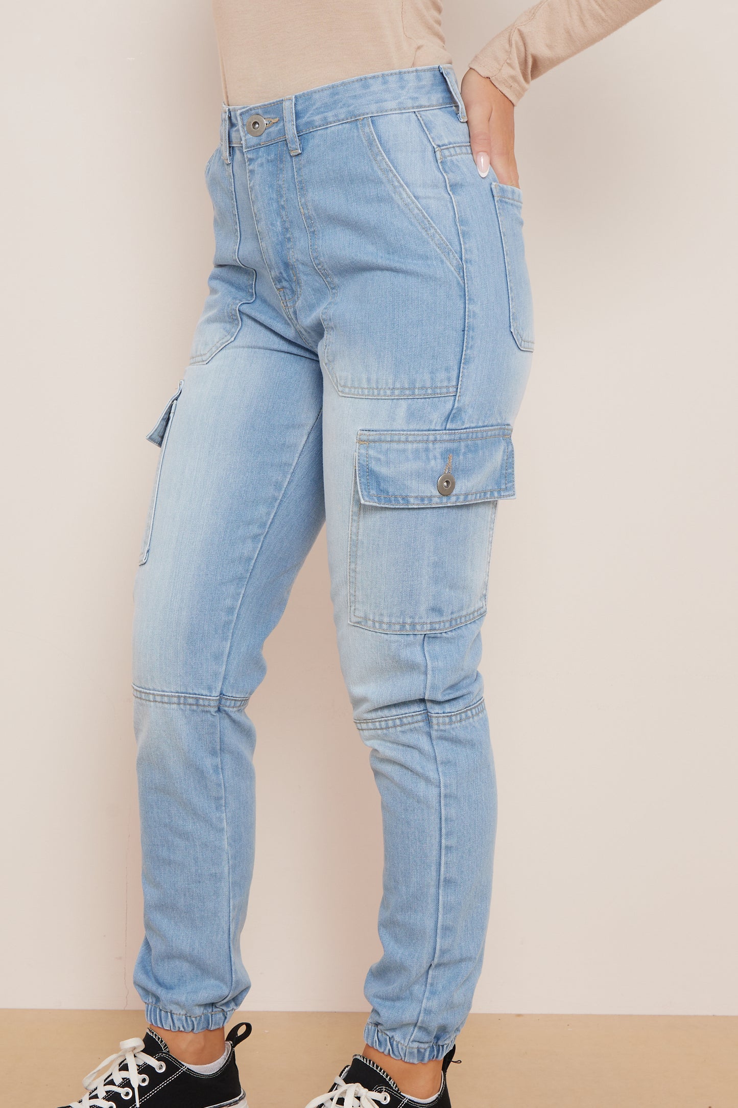 Versatile Women's Cargo Trousers: Fashionable and Functional Picks